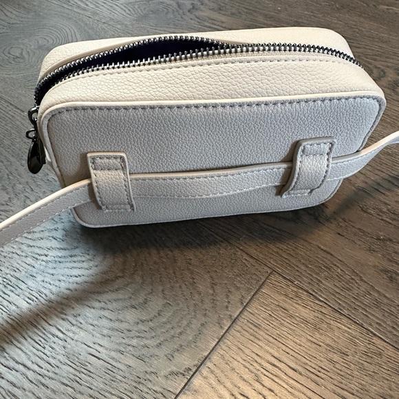 Jillian Harris Belt Bag - Picture 5 of 6